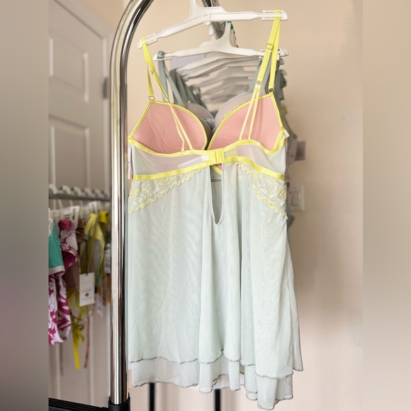 Lingerie - Picture 2 of 4